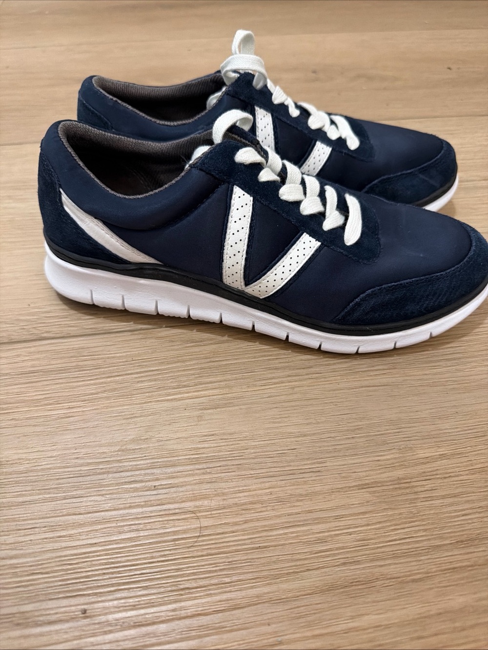 Vionic Women's Nana Navy White Satin Fashion Sneakers Size 8 Medium